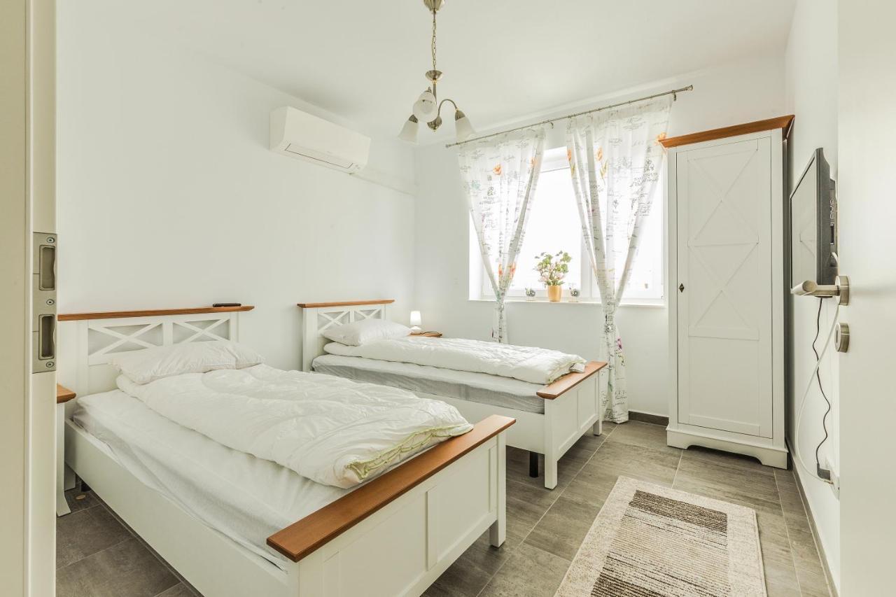 Elegant Sophia'S Apartment Braşov Extérieur photo
